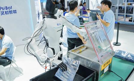 WAIC 2026 sa úspešne končí: 300 fyzických robotov nasadených na-stránke Súčasne sa čínski stelesn...